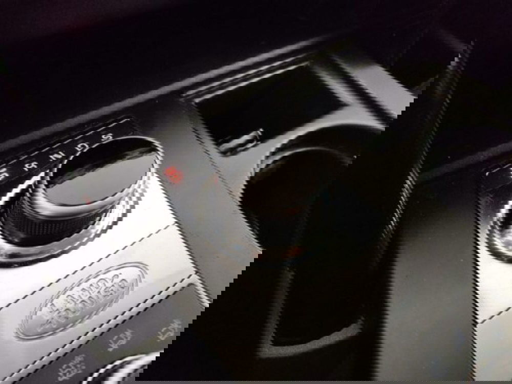 Land Rover Discovery usata a Modena (18)