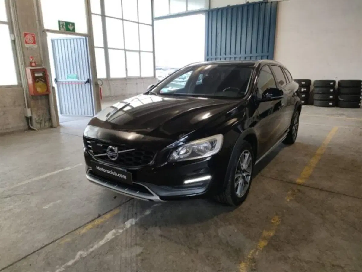 Volvo V60 Cross Country usata a Modena (2)