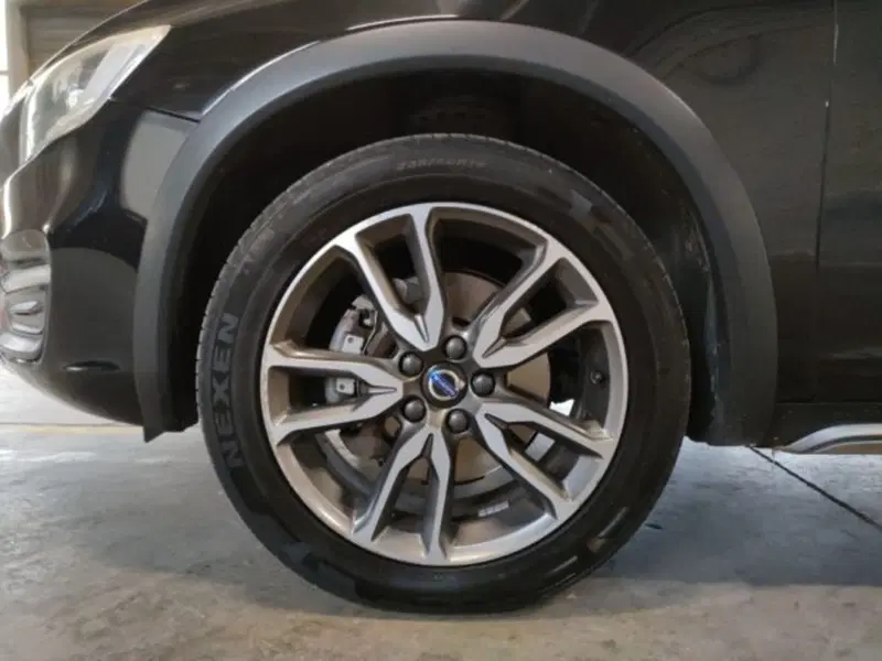Volvo V60 Cross Country usata a Modena (8)
