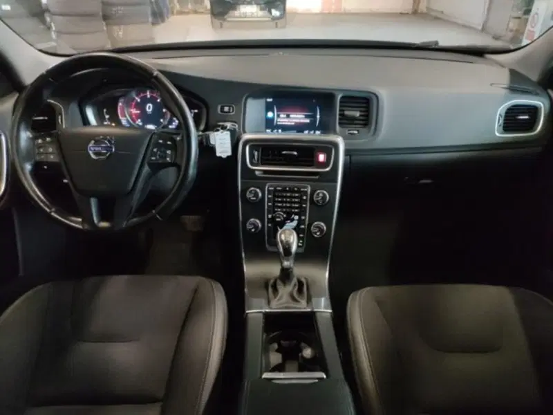 Volvo V60 Cross Country usata a Modena (9)