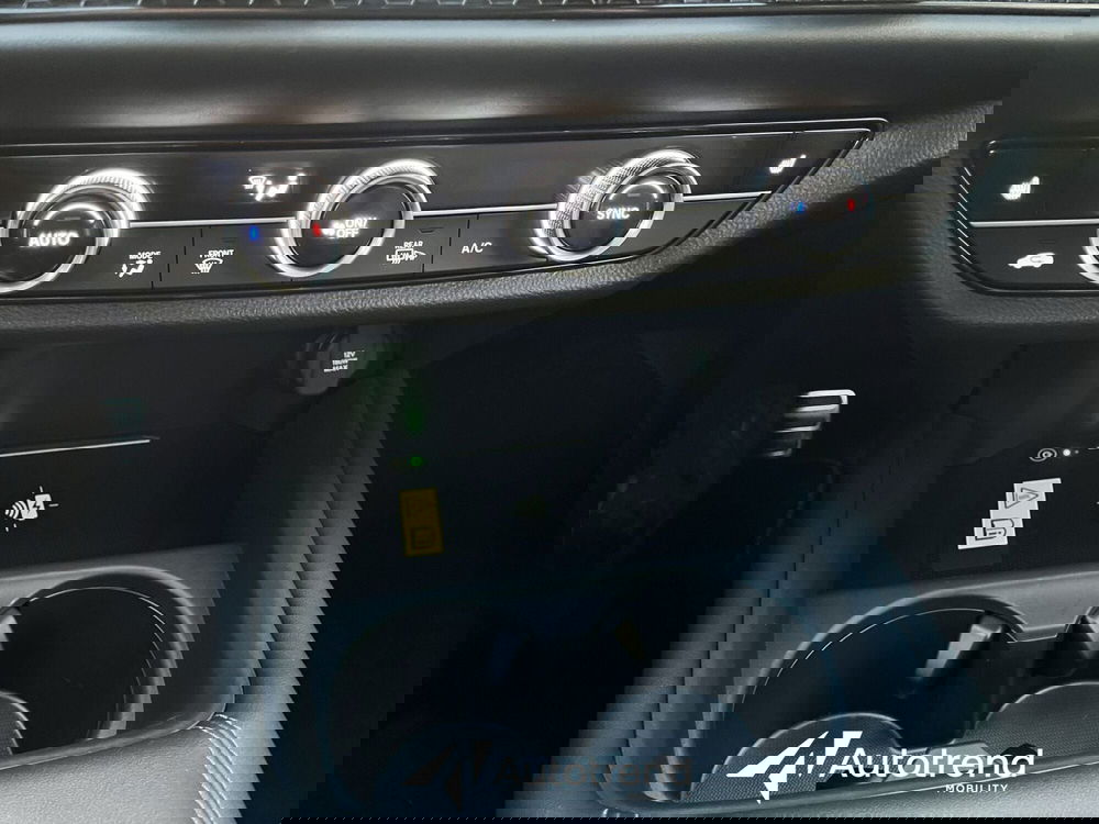 Honda ZR-V usata a Bari (14)