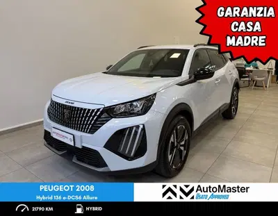 Peugeot 2008 motore elettrico 136 CV Allure Pack del 2024 usata a Ferrara