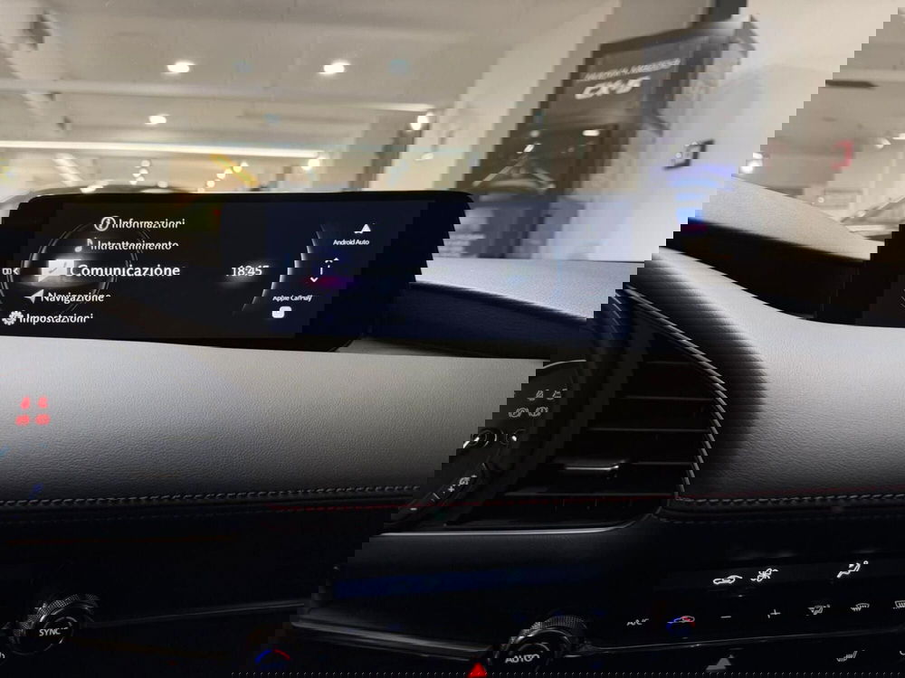 Mazda Mazda3 Hatchback nuova a Napoli (12)