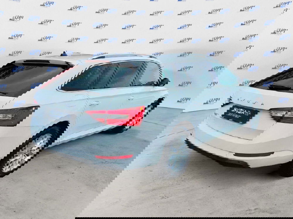 Skoda Superb Station Wagon nuova a Prato (4)