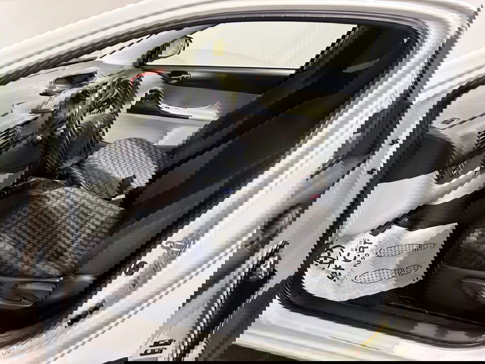 Toyota iQ usata a Milano (12)