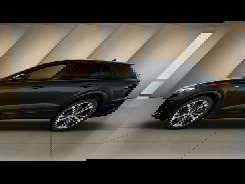 Audi Q8 nuova a Livorno (2)