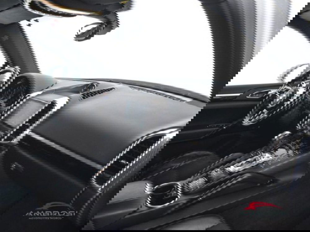 Porsche Cayenne usata a Perugia (12)