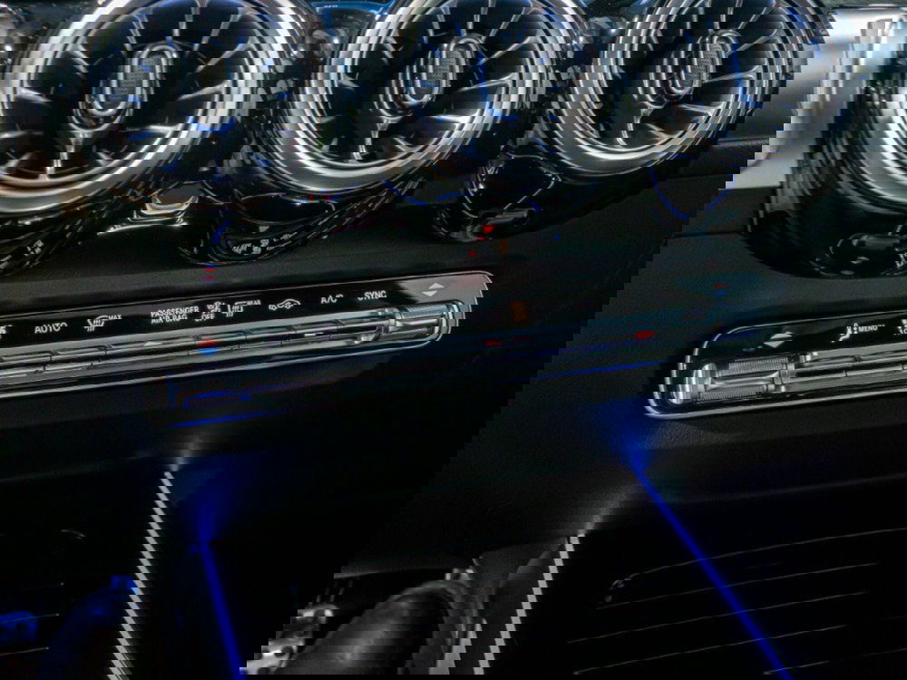 Mercedes-Benz GLB nuova a Macerata (18)