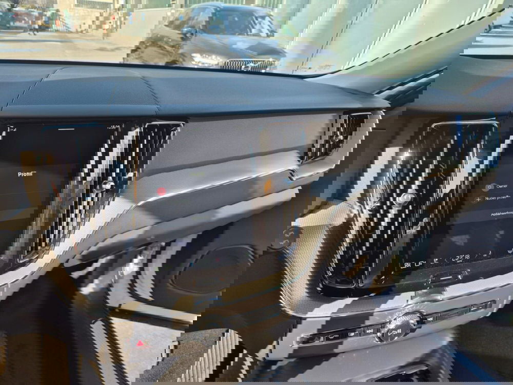 Volvo XC60 nuova a Como (13)