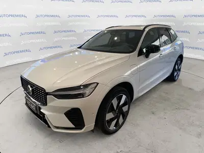 Volvo XC60 T6 Recharge AWD Plug-in Hybrid aut. Plus Dark nuova a Como