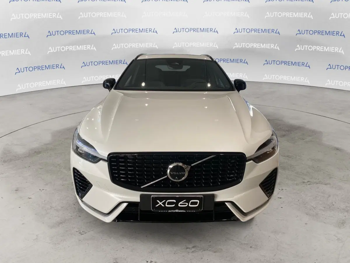 Volvo XC60 nuova a Como (3)