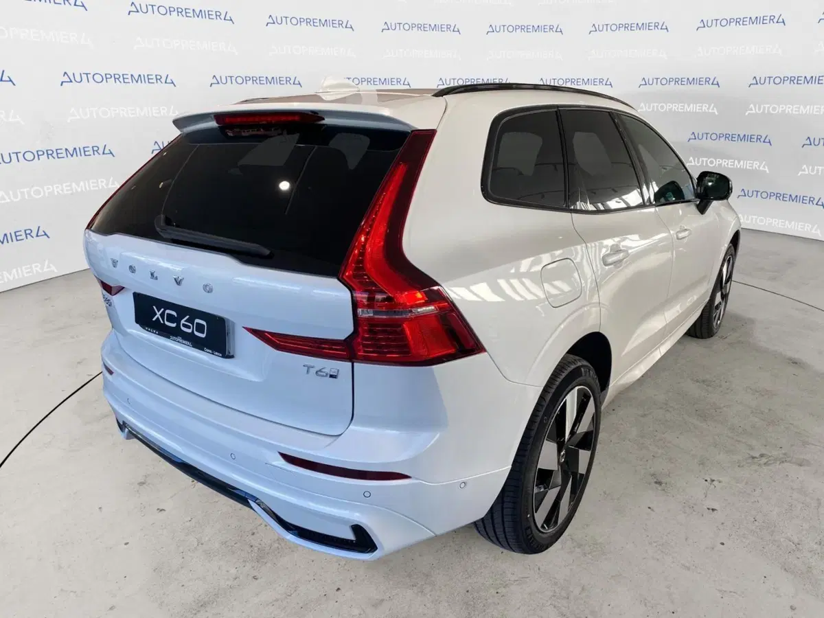 Volvo XC60 nuova a Como (5)