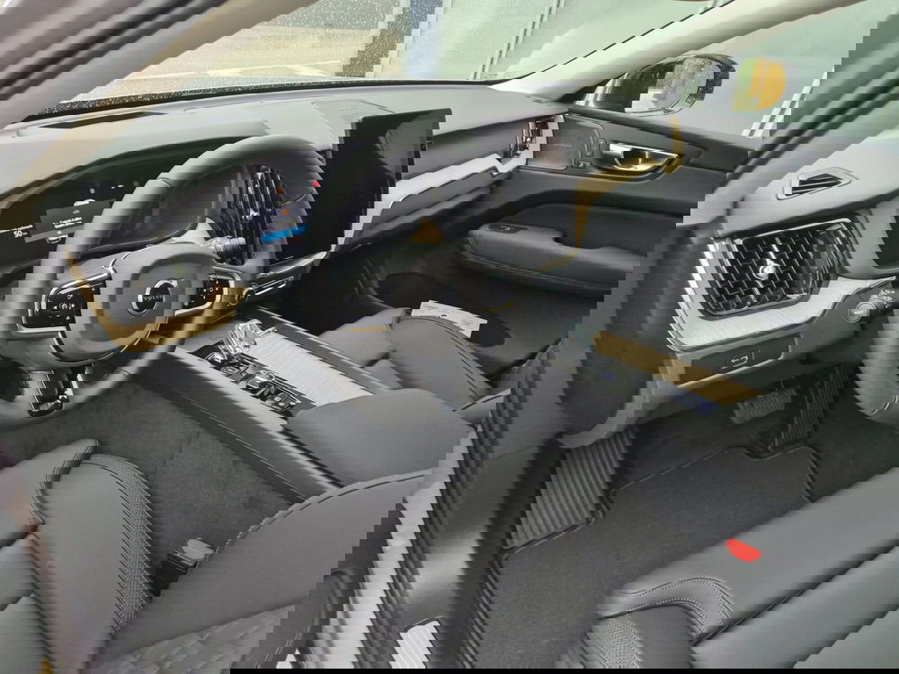 Volvo XC60 nuova a Como (6)