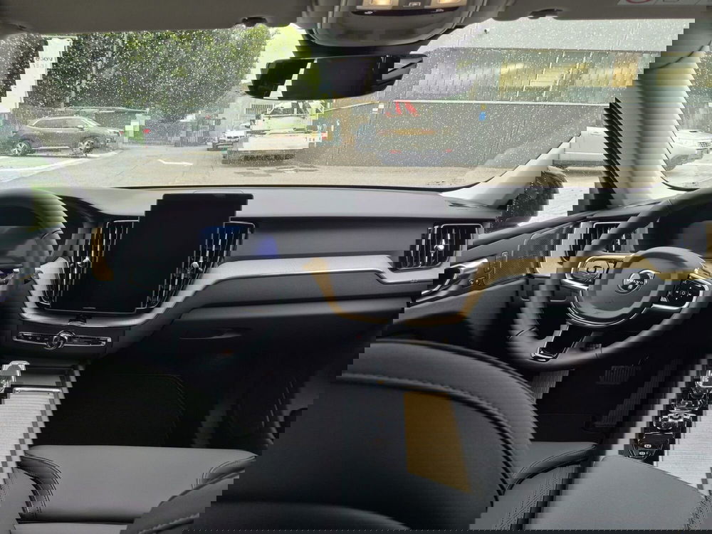 Volvo XC60 nuova a Como (7)