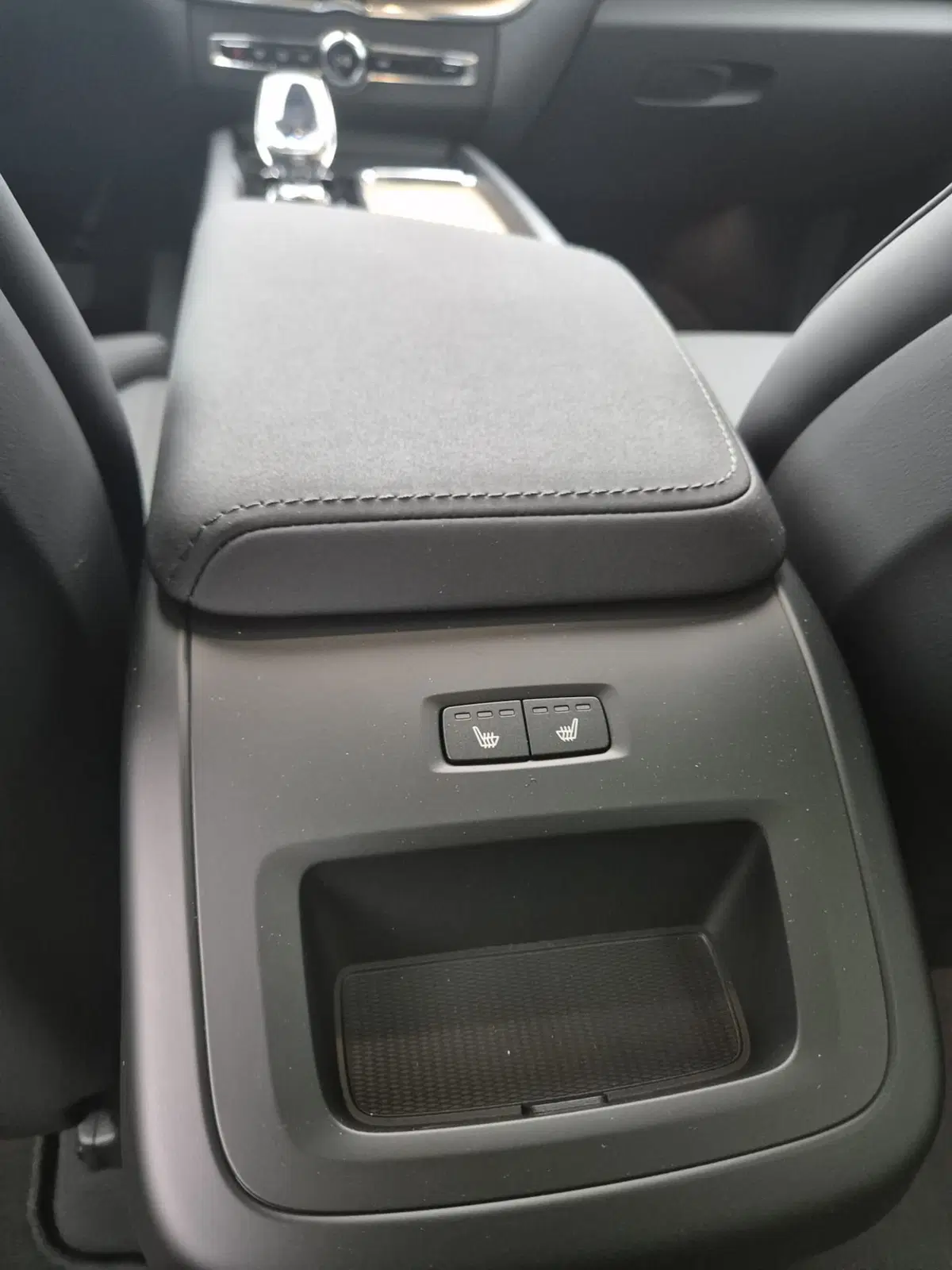 Volvo XC60 nuova a Como (8)