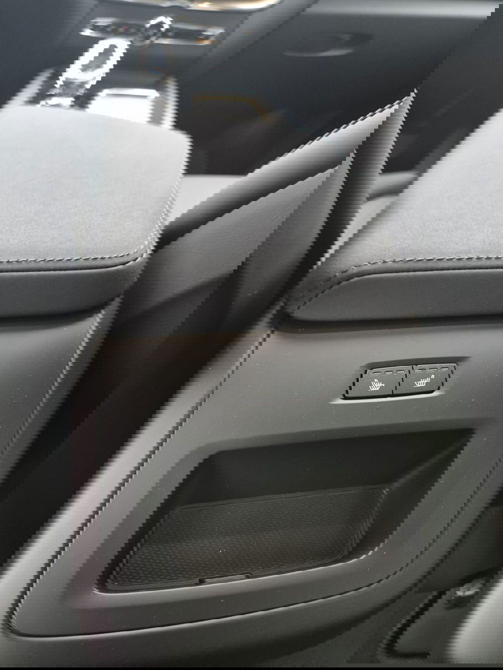 Volvo XC60 nuova a Como (8)