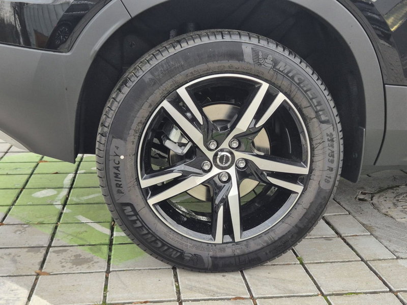 Volvo XC40 nuova a Como (12)