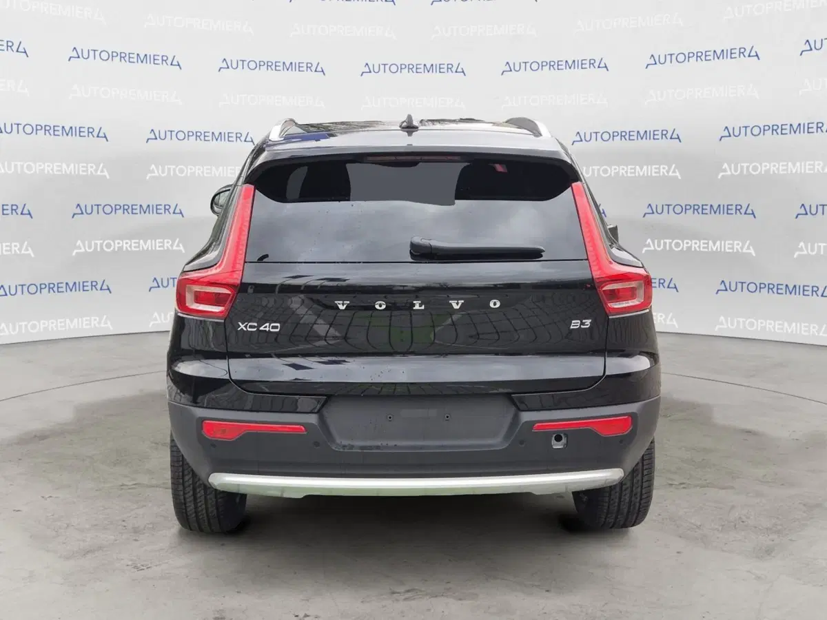 Volvo XC40 nuova a Como (5)
