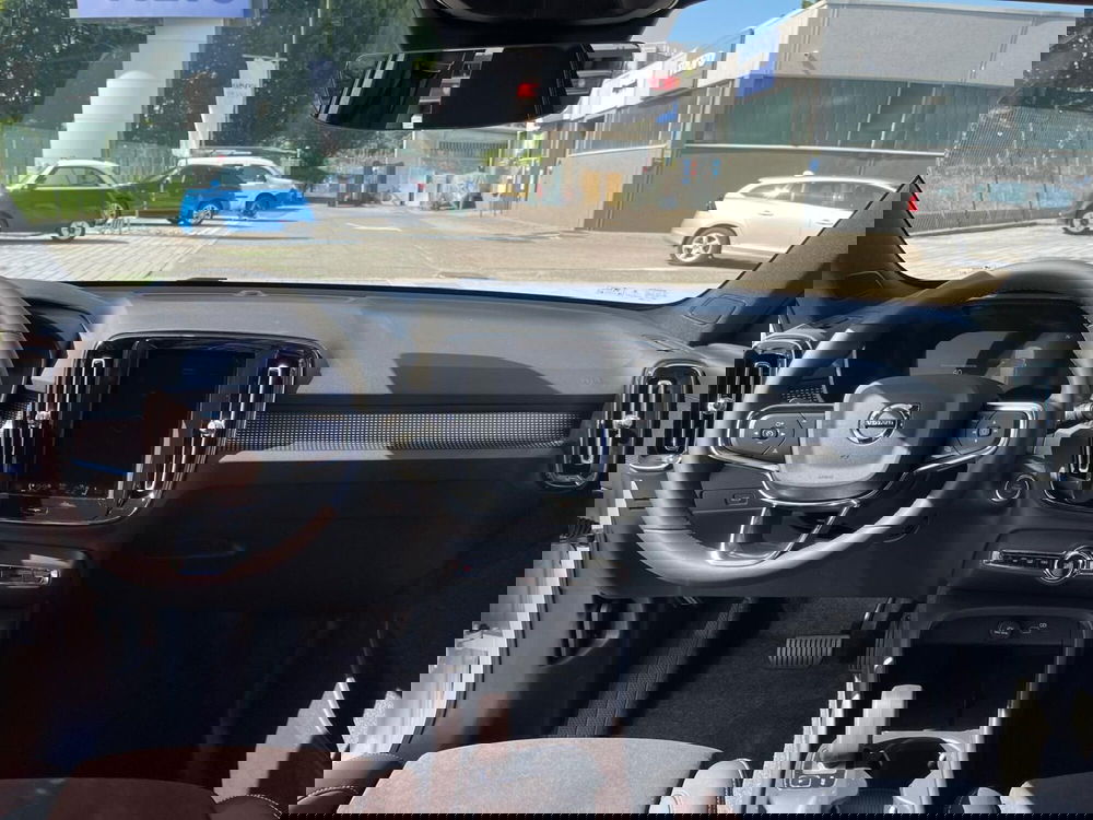 Volvo XC40 nuova a Como (12)