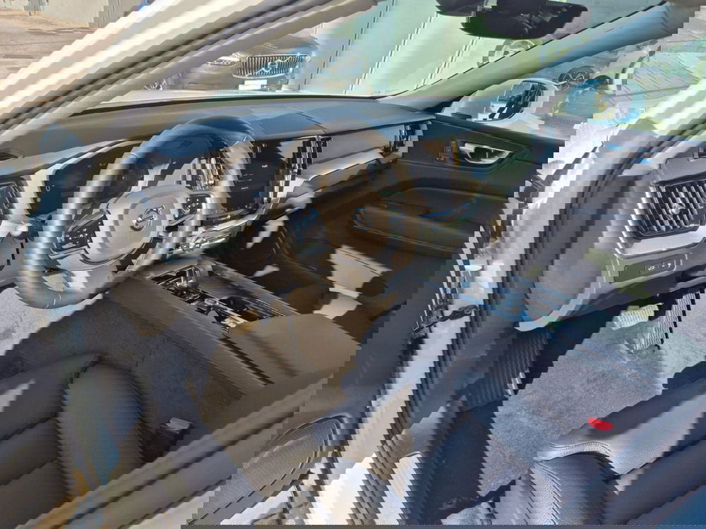 Volvo XC60 nuova a Como (16)