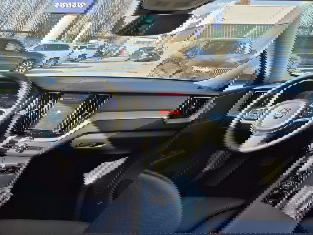 Volvo XC60 nuova a Como (9)