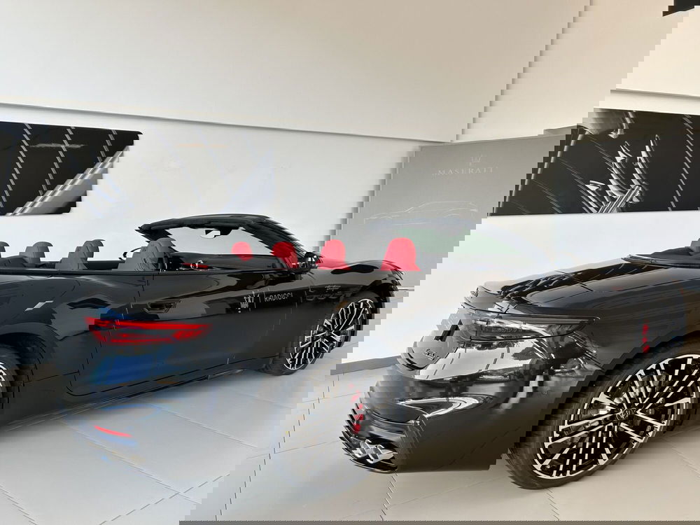 Maserati Grancabrio nuova a Bari (2)