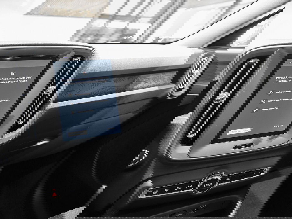 Volvo XC40 nuova a Prato (10)