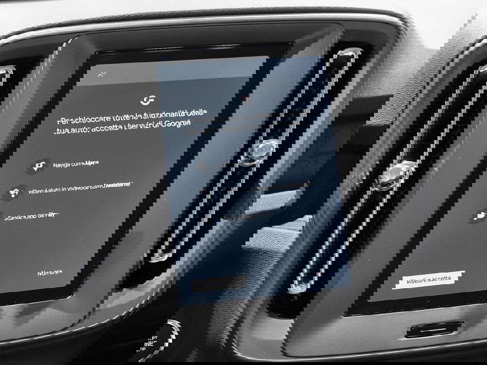 Volvo XC40 nuova a Prato (11)