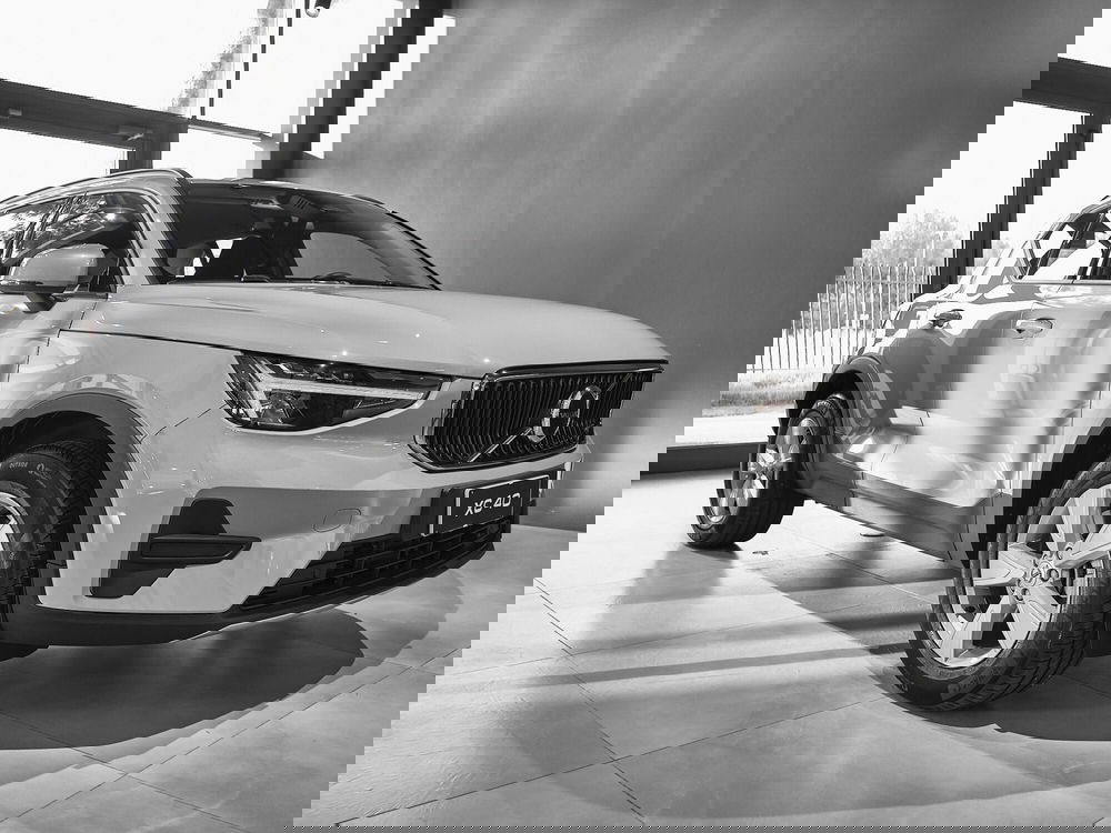Volvo XC40 nuova a Prato (4)
