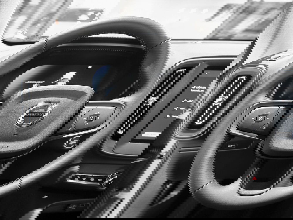 Volvo XC40 nuova a Prato (7)