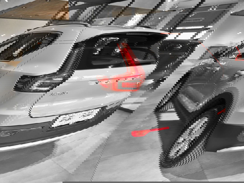 Volvo XC40 nuova a Prato (6)