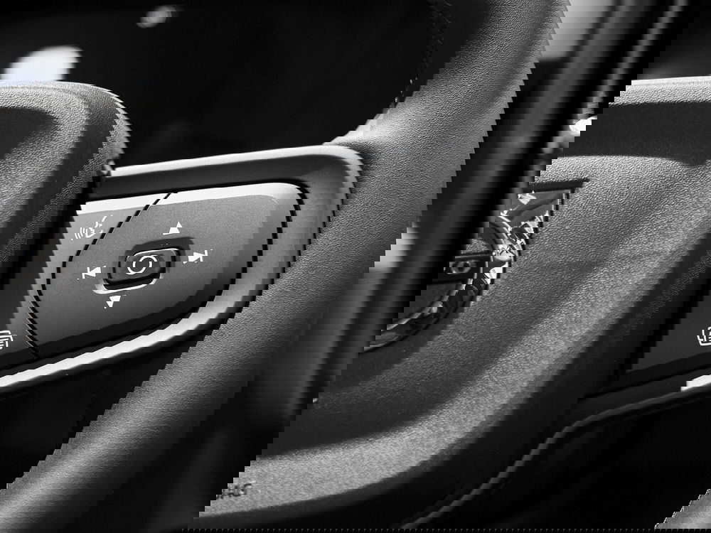 Volvo XC40 nuova a Prato (9)