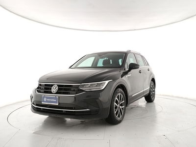 Volkswagen Tiguan 2.0 TDI 150 CV SCR DSG Life del 2022 usata a Torre Annunziata