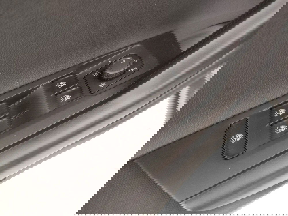 Volkswagen Taigo usata a Napoli (18)