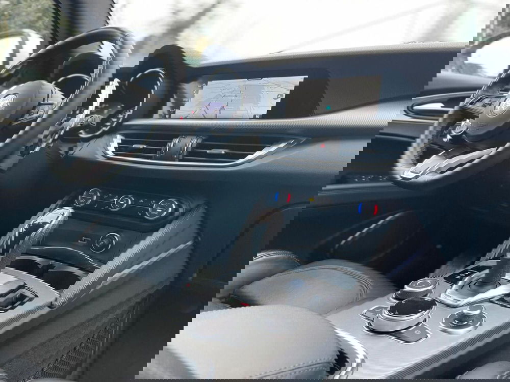 Alfa Romeo Stelvio usata a Ancona (16)