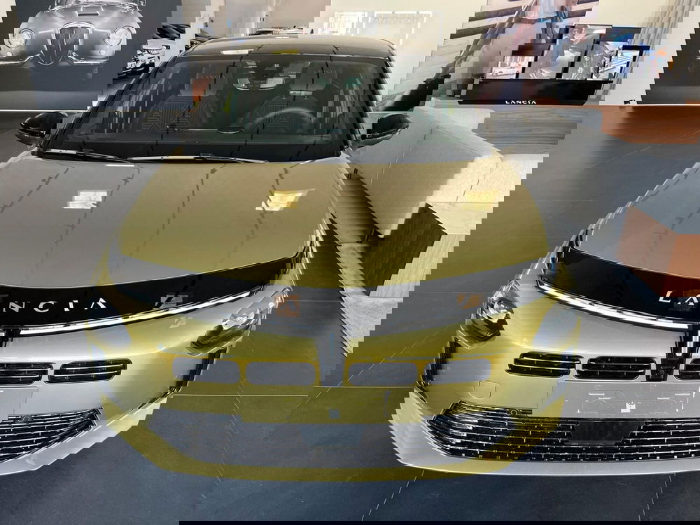 Lancia Ypsilon nuova a Lucca (2)