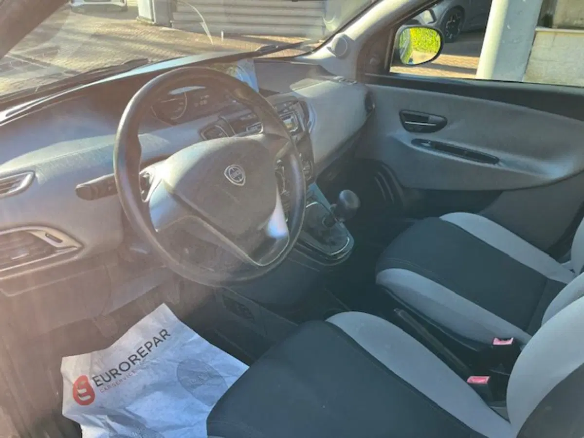Lancia Ypsilon usata a Brescia (12)