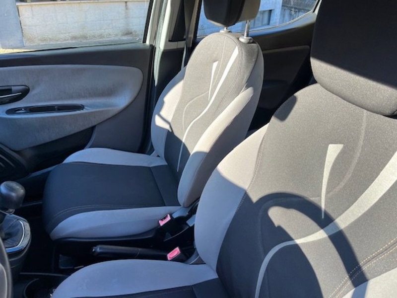 Lancia Ypsilon usata a Brescia (13)