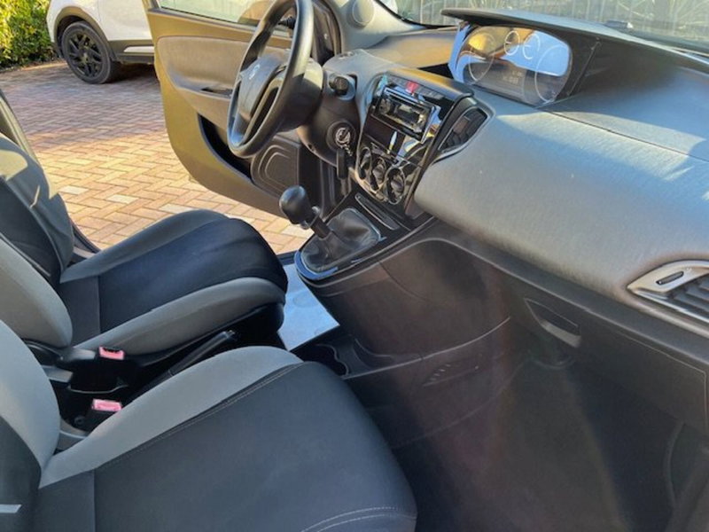 Lancia Ypsilon usata a Brescia (16)
