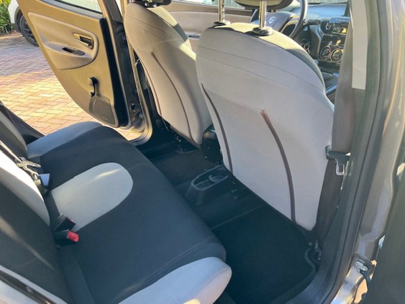 Lancia Ypsilon usata a Brescia (17)