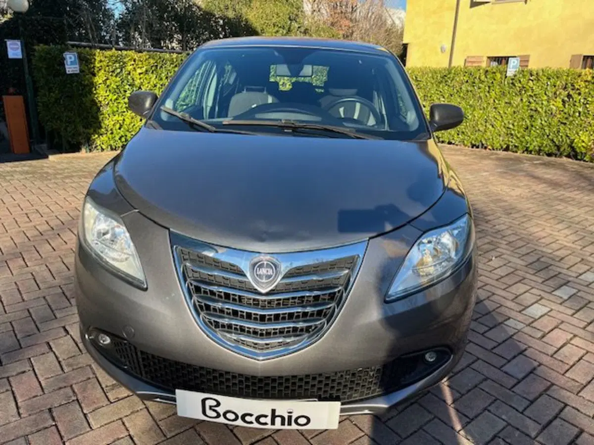 Lancia Ypsilon usata a Brescia (2)