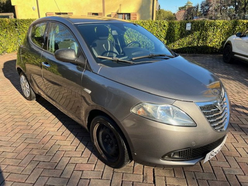 Lancia Ypsilon usata a Brescia (3)