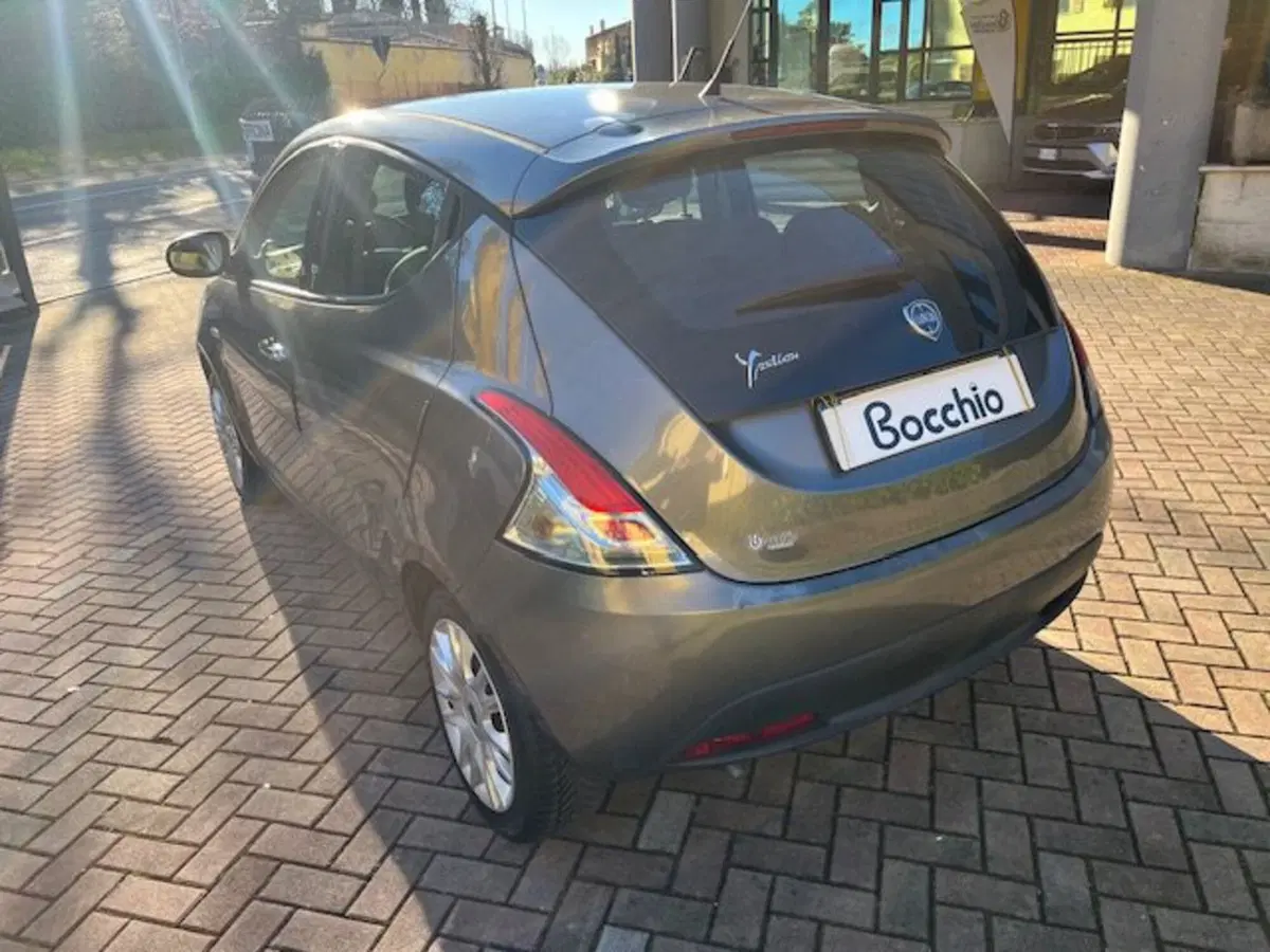 Lancia Ypsilon usata a Brescia (8)