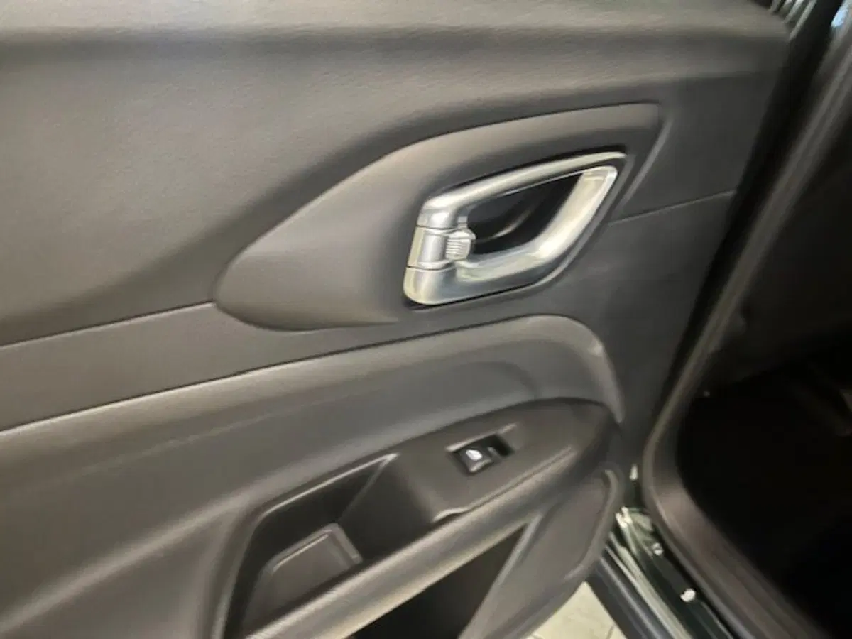 Jeep Compass nuova a Brescia (16)