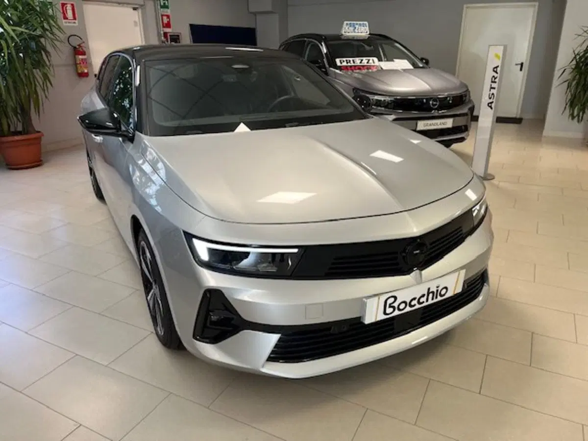 Opel Astra Station Wagon nuova a Brescia (3)