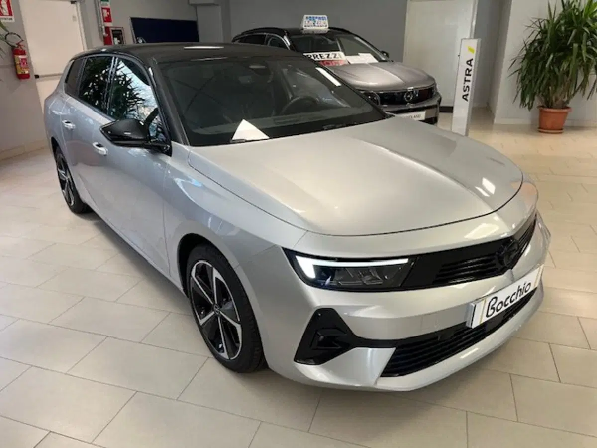 Opel Astra Station Wagon nuova a Brescia (4)
