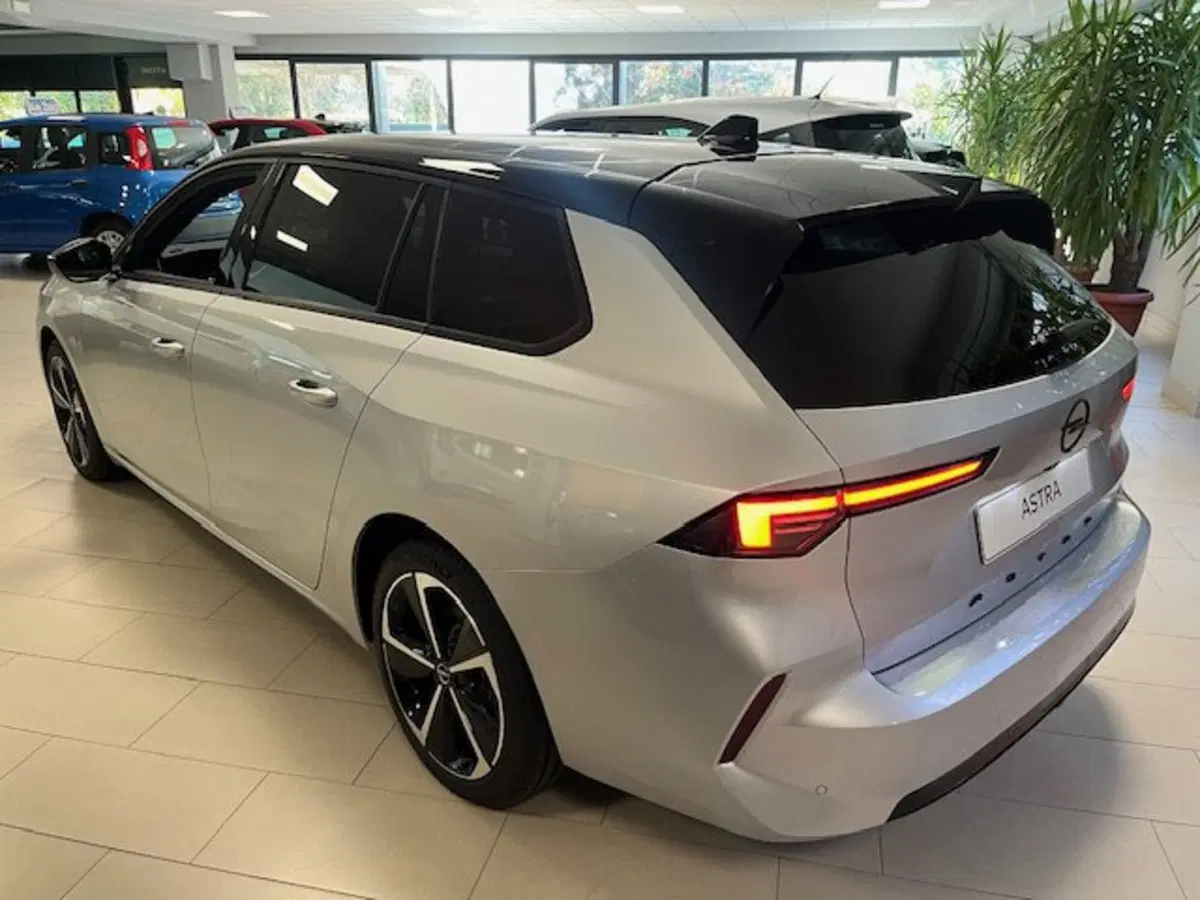 Opel Astra Station Wagon nuova a Brescia (8)