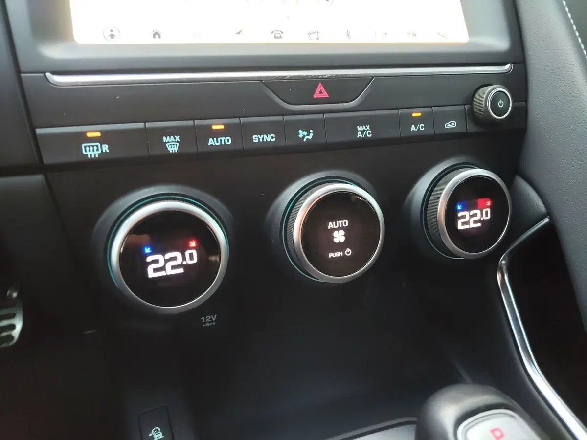Jaguar E-Pace usata a Modena (12)