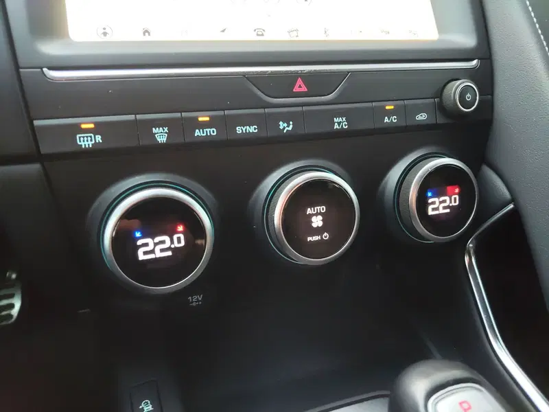 Jaguar E-Pace usata a Modena (12)