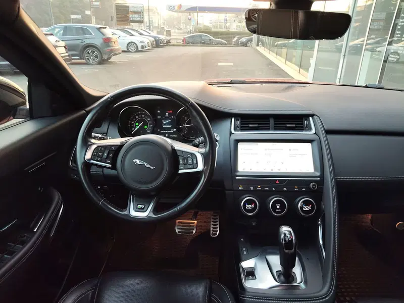 Jaguar E-Pace usata a Modena (7)